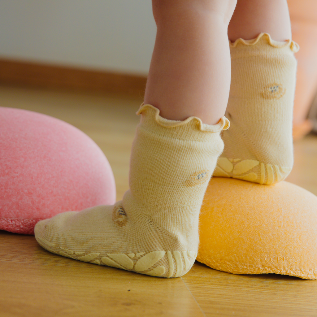 Little Wonder Things- Organic- 4 Pairs of Stay-On Baby & Toddler Non-Slip Socks